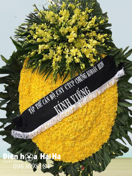 Đặt vòng hoa đám tang tại nhà tang lễ bệnh viện 198 hoàn toàn hoa cúc và hoa lan vàng