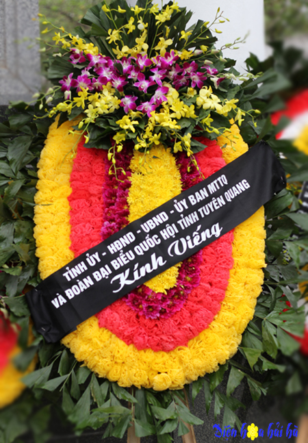 Đặt vòng hoa viếng đám tang tại NTL 198, giá 600,000 vnd