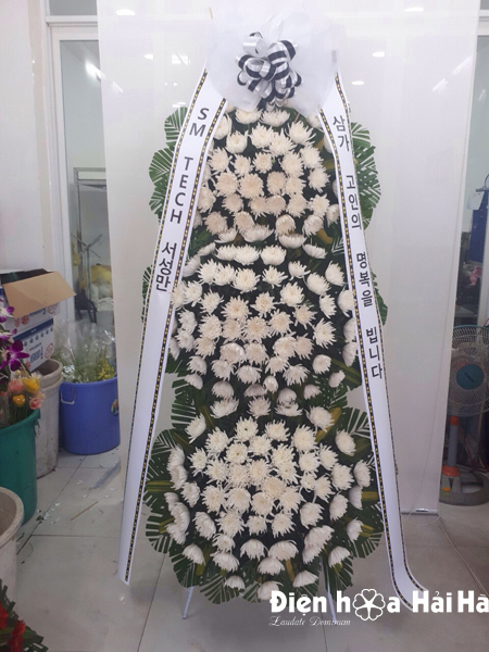 Vòng hoa viếng đám tang tại quận Tân Phú số 20