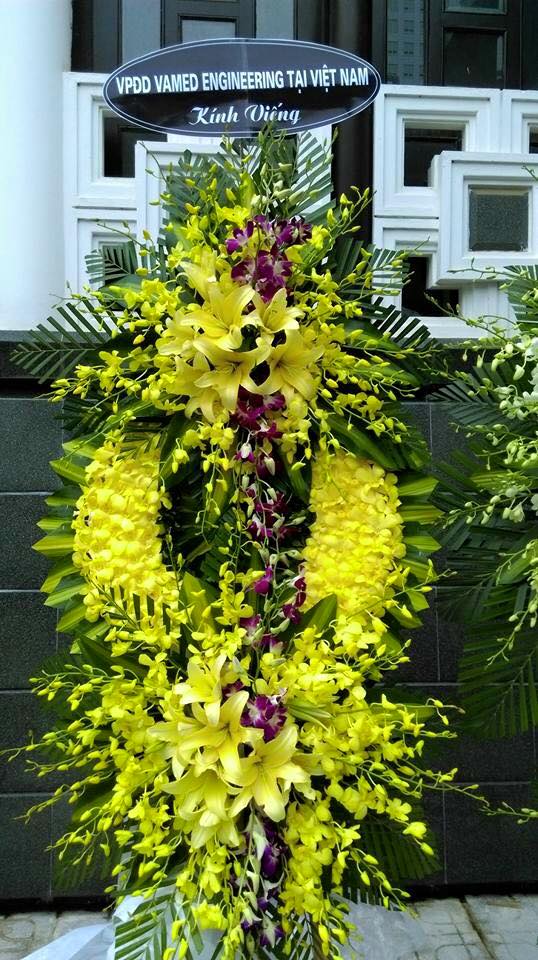 Đặt vòng hoa tang lễ tại nhà tang lễ 198 Hà Nội giá 1,400,000 vnd.