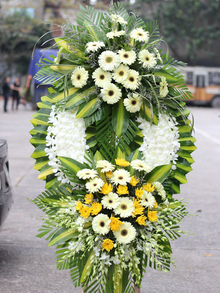 Đặt vòng hoa tang lễ tại nhà tang lễ 198 hai tầng