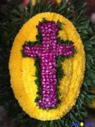 Đặt vòng hoa viếng người theo đạo Thiên Chúa tại Hà Nội