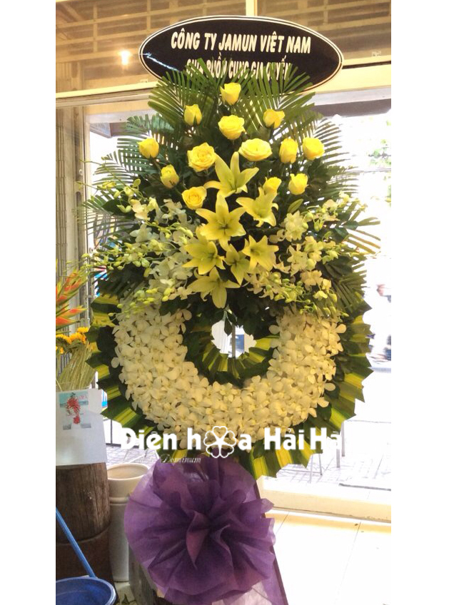 Đặt vòng hoa tang lễ tại nhà tang lễ bệnh viện 354 kiểu miền nam tông màu trắng vàng