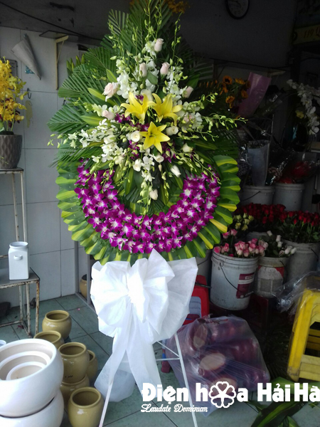 Đặt vòng hoa tang lễ hoa tím trắng tại Hà Nội