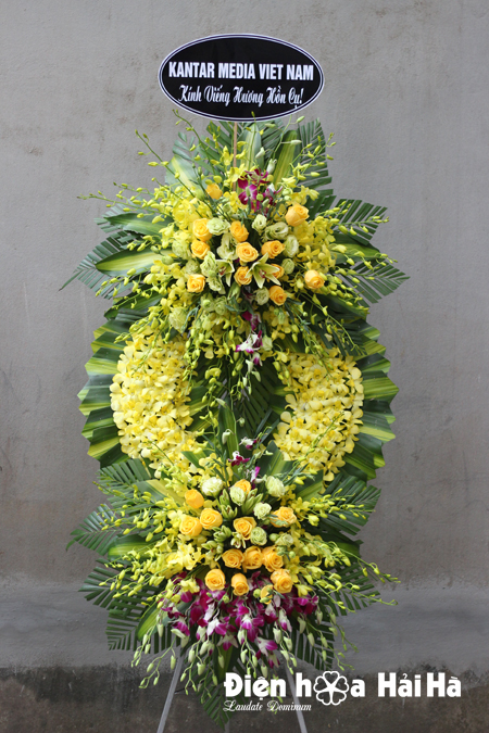 Mẫu 20: Vòng hoa đám tang màu vàng hai đầu tại nhà tang lễ chùa Vĩnh Nghiêm, Liên hệ đặt 0919253139 (hoặc zalo).