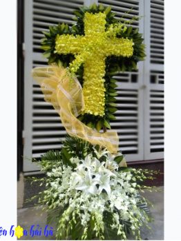 Đặt hoa chia buồn hình thập giá ở Hà Nội