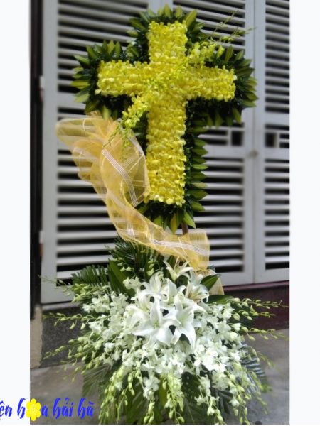 Đặt hoa chia buồn hình thập giá ở Hà Nội