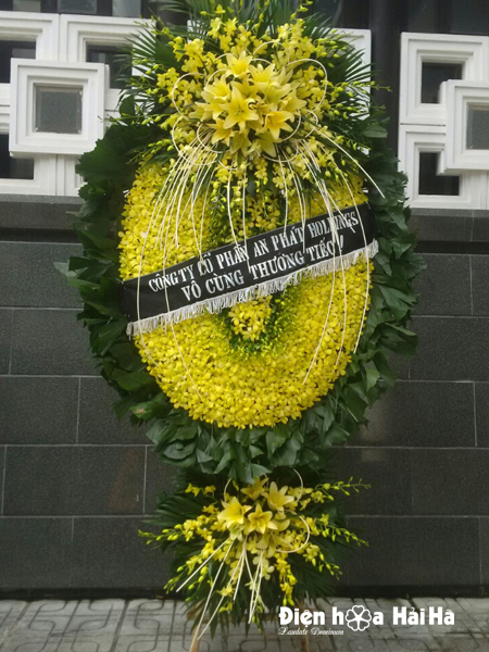 Đặt vòng hoa viếng đám tang tại NTL 354, hoa lan vàng 100%. Gía 2,500,000 vnd.