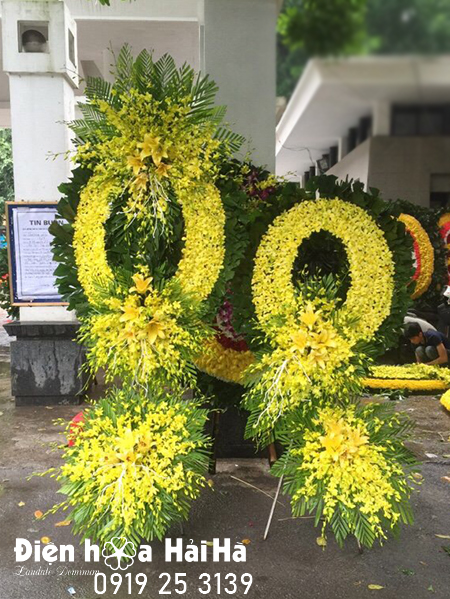 Vòng hoa lan vàng sang trọng bậc nhất tại Hà Nội