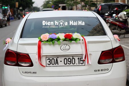 Bán hoa giả trang trí xe cưới vòng cung đôi gấu sang trọn mã XHG-094 (10)