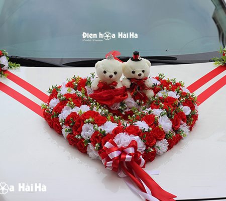 Bộ hoa giả trang trí xe cưới trái tim đỏ trắng giá rẻ mã XHG-042 đi cao tốc (4)