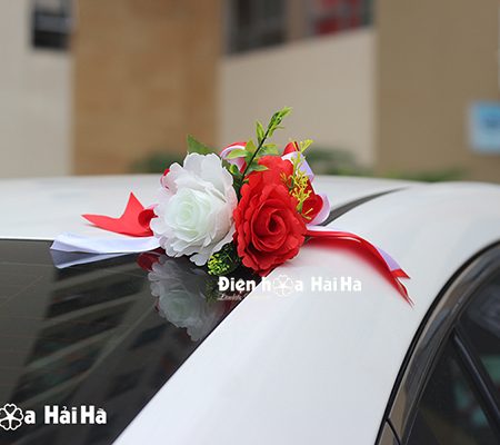 Bộ hoa giả trang trí xe cưới trái tim đỏ trắng giá rẻ mã XHG-042 đi cao tốc (6)