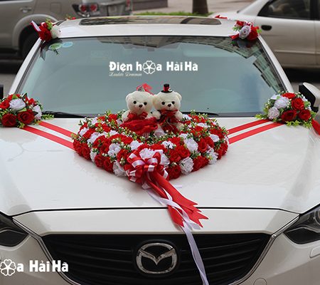 Bộ hoa giả trang trí xe cưới trái tim đỏ trắng giá rẻ mã XHG-042 đi cao tốc (9)