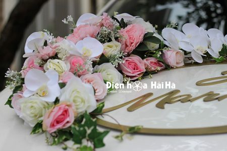 Bộ hoa xe cưới bằng lụa kèm chữ Just Married hiện đại mã XHG-077 (4)