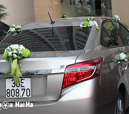 Hoa giả trang trí xe cưới hoa hồng xanh đặc biệt mã XHG-065 đi cao tốc (7)