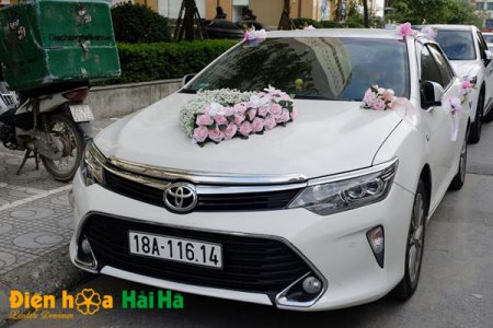 Hoa lụa kết xe cưới trái tim baby trắng điệu đã mã XHG-099 sang trọng (5)