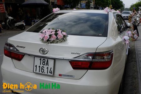 Hoa lụa kết xe cưới trái tim baby trắng điệu đã mã XHG-099 sang trọng (7)