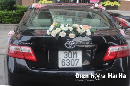 Mẫu xe hoa cưới bằng lụa hoa lan hồ điệp hiện đại mã XHG-082 giá rẻ (10)