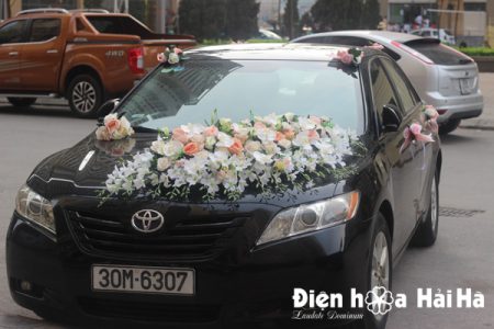Mẫu xe hoa cưới bằng lụa hoa lan hồ điệp hiện đại mã XHG-082 giá rẻ (2)