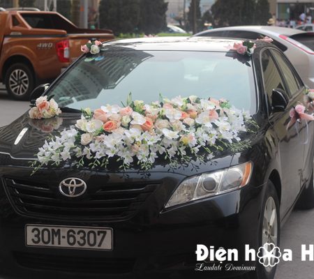 Mẫu xe hoa cưới bằng lụa hoa lan hồ điệp hiện đại mã XHG-082 giá rẻ (2)