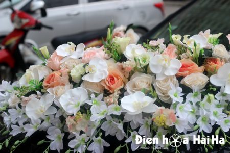 Mẫu xe hoa cưới bằng lụa hoa lan hồ điệp hiện đại mã XHG-082 giá rẻ (3)
