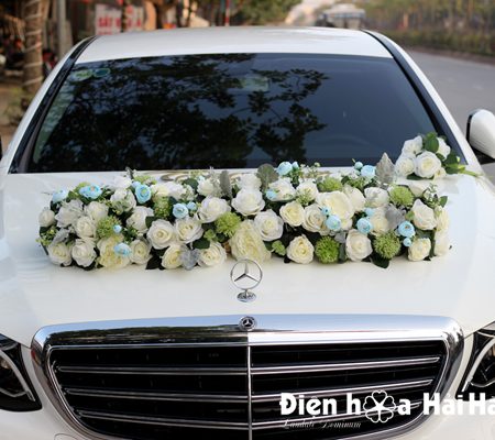 Trang trí xe cưới bằng hoa lụa hồng trắng ping pong xanh độc đáo