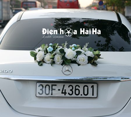 Trang trí xe cưới bằng hoa lụa hồng trắng ping pong xanh độc đáo