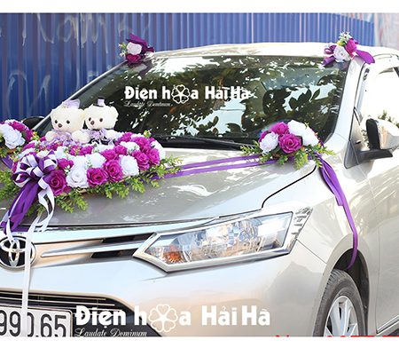 Trang trí xe cưới bằng hoa giả giá rẻ hồng tím trắng XHG-051 đi cao tốc (3)