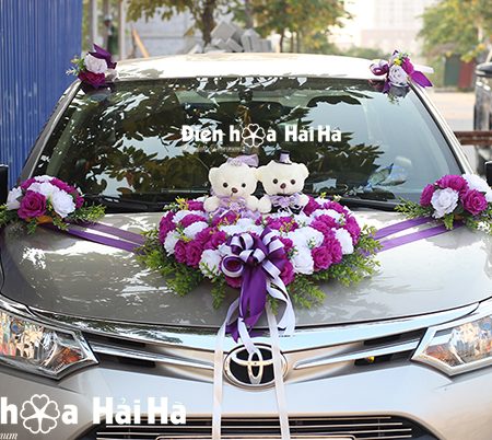 Trang trí xe cưới bằng hoa giả giá rẻ hồng tím trắng XHG-051 đi cao tốc (5)