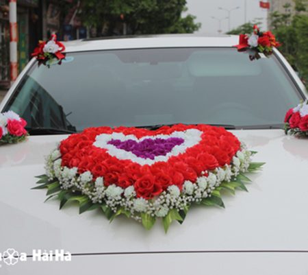 Trang trí xe cưới bằng hoa giả trái tim 3 màu sang trọng mã XHG-087 (6)