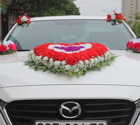 Trang trí xe cưới bằng hoa giả trái tim 3 màu sang trọng mã XHG-087 (7)