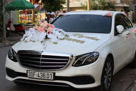 Trang trí xe cưới bằng hoa lụa hồ điệp thanh lịch mã XHG-098 sang trọng (4)