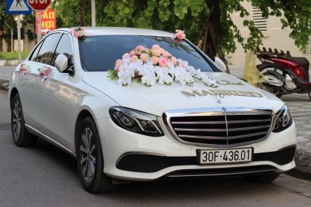 Trang trí xe cưới bằng hoa lụa hồ điệp thanh lịch mã XHG-098 sang trọng (5)