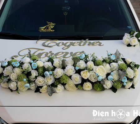 Trang trí xe cưới bằng hoa lụa hồng trắng ping pong xanh độc đáo (11)