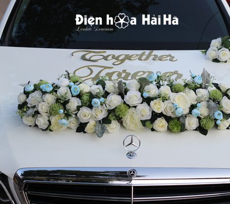 Trang trí xe cưới bằng hoa lụa hồng trắng ping pong xanh độc đáo (4)