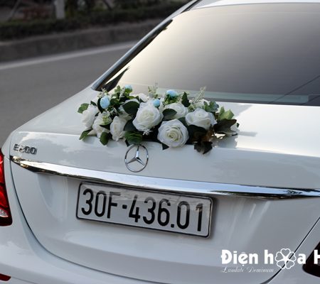 Trang trí xe cưới bằng hoa lụa hồng trắng ping pong xanh độc đáo (7)