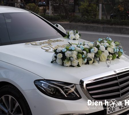 Trang trí xe cưới bằng hoa lụa hồng trắng ping pong xanh độc đáo (8)