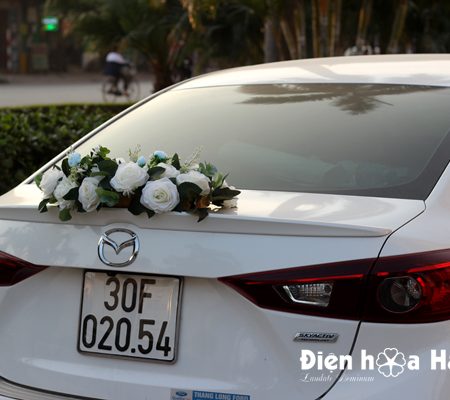 Trang trí xe cưới bằng hoa lụa hồng trắng ping pong xanh độc đáo (9)