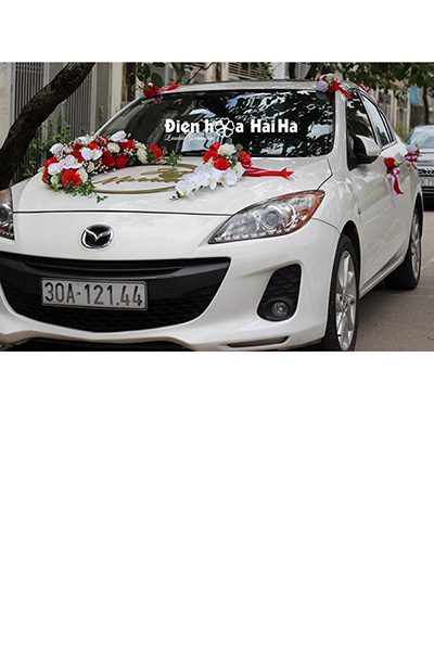 Trang trí xe cưới bằng hoa lụa kèm chữ hình ovan XHG-079 sang trọng (1)