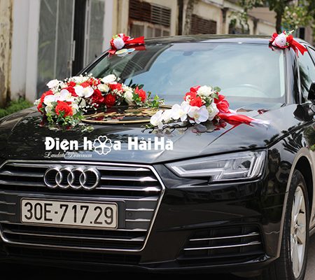 Trang trí xe cưới bằng hoa lụa kèm chữ hình ovan XHG-079 sang trọng (13)