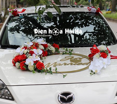 Trang trí xe cưới bằng hoa lụa kèm chữ hình ovan XHG-079 sang trọng (2)