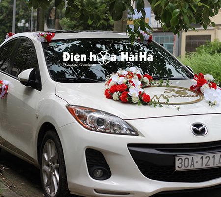 Trang trí xe cưới bằng hoa lụa kèm chữ hình ovan XHG-079 sang trọng (6)