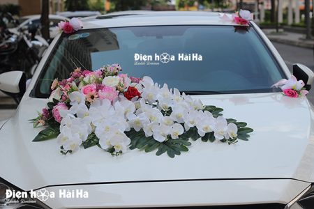 Trang trí xe cưới bằng hoa lụa mẫu đơn hồ điệp trắng mã XHG-054 đẹp (2)