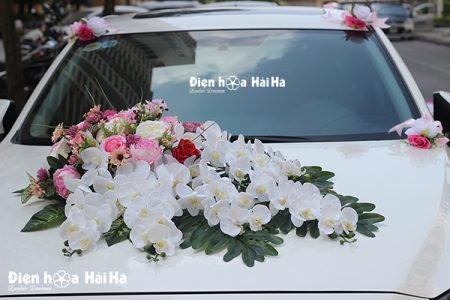 Trang trí xe cưới bằng hoa lụa mẫu đơn hồ điệp trắng mã XHG-054 đẹp (3)