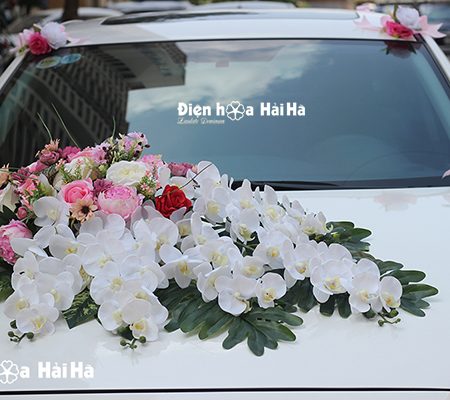 Trang trí xe cưới bằng hoa lụa mẫu đơn hồ điệp trắng mã XHG-054 đẹp (3)
