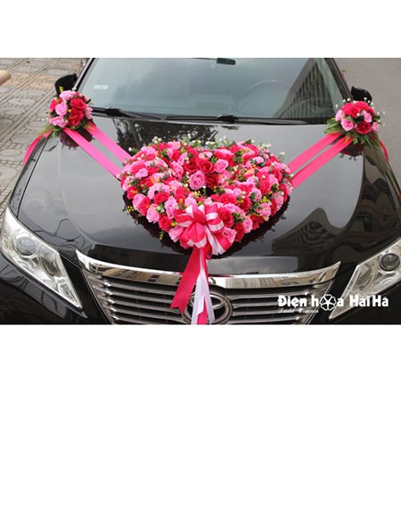 hoa giả trang trí xe cưới giá rẻ trái tim hồng phấn