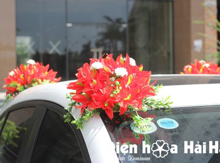 hoa giả trang trí xe cưới tphcm lan đỏ sang trọng (7)