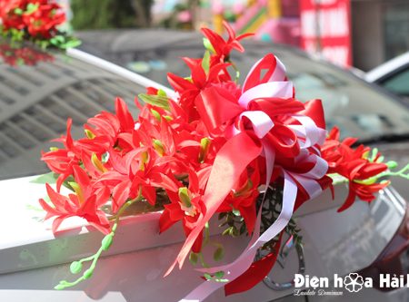 hoa giả trang trí xe cưới tphcm lan đỏ sang trọng (8)