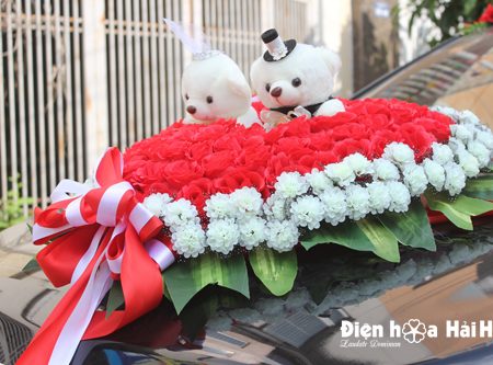 mua hoa giả trang trí xe hoa trái tim hồng đỏ thọ chi (5)