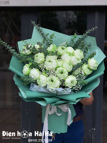 Bó hoa: Gửi tình cảm đong đầy với những bó hoa tinh tế được cắm hoa tỉ mỉ. Mang đến niềm vui và hạnh phúc cho người thân yêu của bạn với những bó hoa đầy sức sống và khoe sắc màu. Khám phá ngay sức mạnh của hoa nghệ thuật!